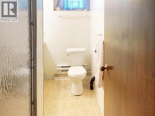 2246 Phillips Road, Powell River, BC - Indoor Photo Showing Bathroom