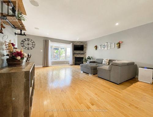 2722 BATEMAN TRAIL , London South (South W), Ontario N6L 0A8 5