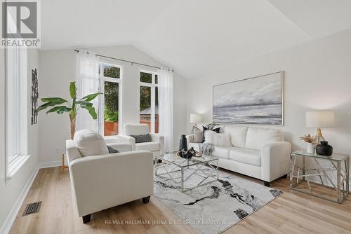 3 Redding Way, Ottawa, ON - Indoor Photo Showing Living Room