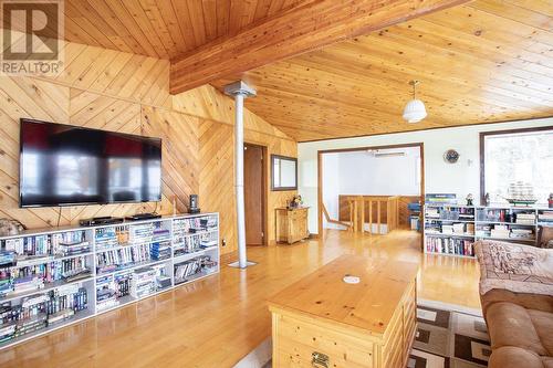4463 Second Line West, Prince Township, ON - Indoor Photo Showing Living Room