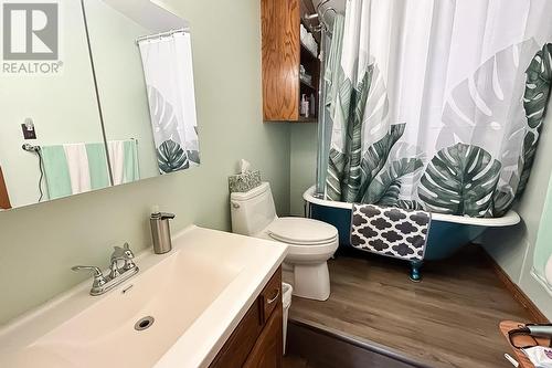 4463 Second Line West, Prince Township, ON - Indoor Photo Showing Bathroom