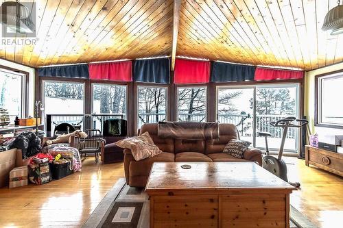 4463 Second Line West, Prince Township, ON - Indoor Photo Showing Living Room
