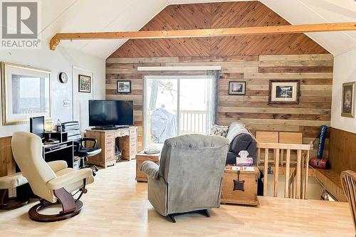 4463 Second Line West, Prince Township, ON - Indoor Photo Showing Living Room