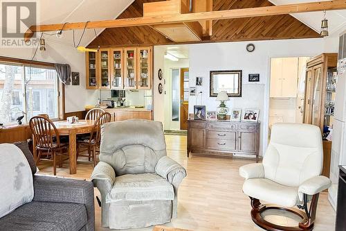 4463 Second Line West, Prince Township, ON - Indoor Photo Showing Living Room