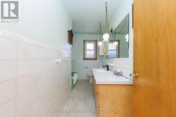 4pc Bathroom - Main Floor - 
