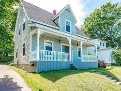 33 Beacon Street  Amherst, NS B4H 1P3