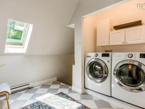 33 Beacon Street, Amherst, NS - Indoor Photo Showing Laundry Room