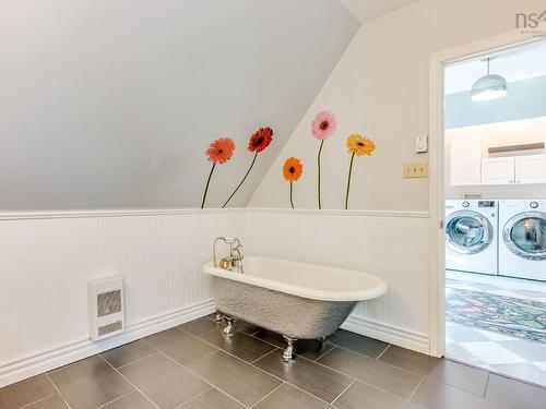 33 Beacon Street, Amherst, NS - Indoor Photo Showing Laundry Room