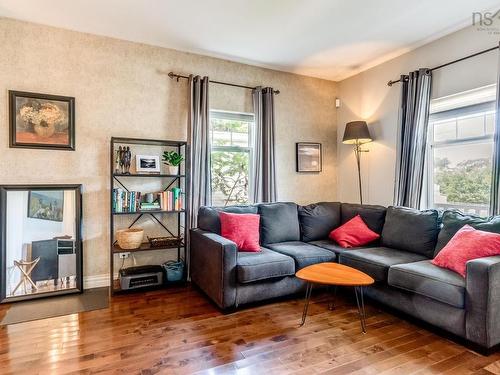 33 Beacon Street, Amherst, NS - Indoor Photo Showing Living Room