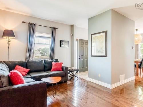 33 Beacon Street, Amherst, NS - Indoor Photo Showing Living Room