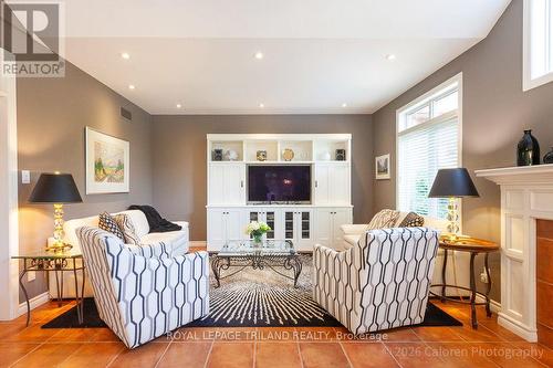 321 Hartson Road, London North (North O), ON - Indoor Photo Showing Living Room With Fireplace