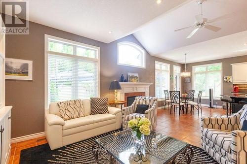 321 Hartson Road, London North (North O), ON - Indoor Photo Showing Living Room