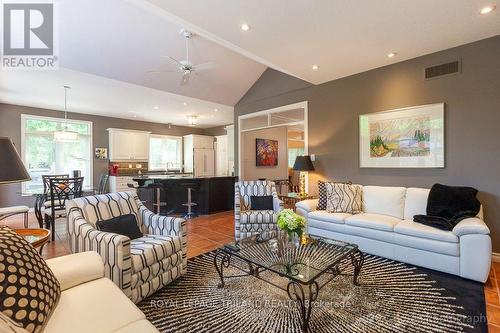 321 Hartson Road, London North (North O), ON - Indoor Photo Showing Living Room