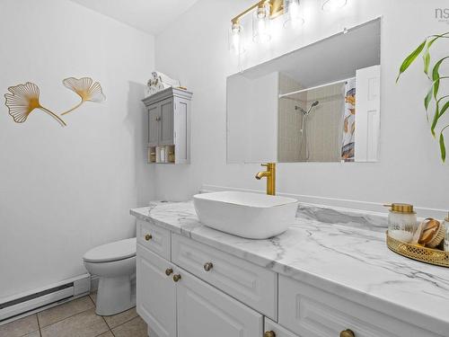 38 Greenside Lane, Hammonds Plains, NS - Indoor Photo Showing Bathroom