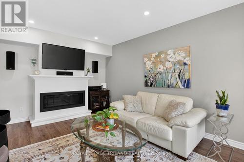 46 Garden Walk, London South (South N), ON - Indoor Photo Showing Living Room With Fireplace
