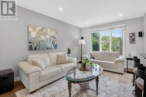 Living Room - 46 Garden Walk, London South (South N), ON - Indoor Photo Showing Living Room