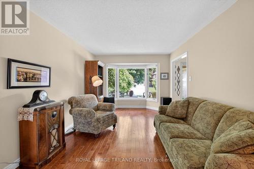 Sitting Room - 46 Garden Walk, London South (South N), ON - Indoor Photo Showing Living Room
