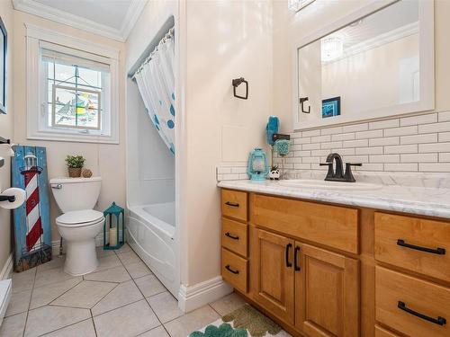 98 Ocean Front Drive, Gulf Shore, NS - Indoor Photo Showing Bathroom