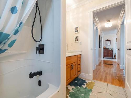 98 Ocean Front Drive, Gulf Shore, NS - Indoor Photo Showing Bathroom