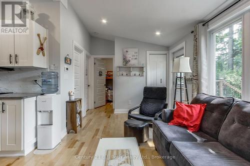 8 Arbor Road, Tiny, ON - Indoor Photo Showing Living Room