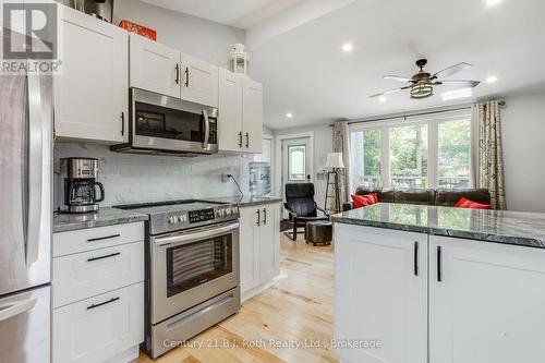 8 Arbor Road, Tiny, ON - Indoor Photo Showing Kitchen With Upgraded Kitchen