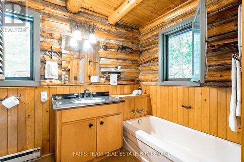 108 Shoreline Road, Tiny, ON - Indoor Photo Showing Bathroom