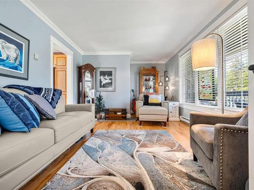98 Ocean Front Drive, Gulf Shore, NS - Indoor Photo Showing Living Room