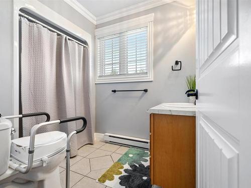 98 Ocean Front Drive, Gulf Shore, NS - Indoor Photo Showing Bathroom