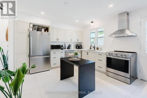 2995 Cowan Crescent, Ottawa, ON - Indoor Photo Showing Kitchen