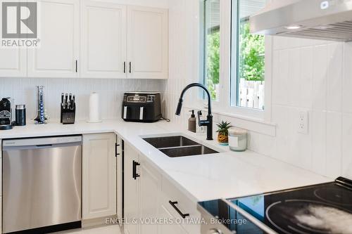 2995 Cowan Crescent, Ottawa, ON - Indoor Photo Showing Kitchen With Double Sink