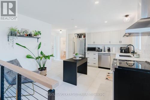 2995 Cowan Crescent, Ottawa, ON - Indoor Photo Showing Kitchen With Stainless Steel Kitchen
