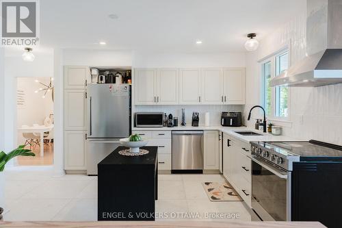 2995 Cowan Crescent, Ottawa, ON - Indoor Photo Showing Kitchen With Stainless Steel Kitchen