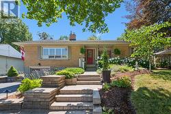 25 BENNETT AVENUE  Guelph (St. George's), ON N1E 2C6