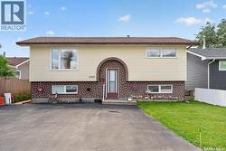 1507 Caribou STREET W  Moose Jaw, SK S6H 7N5