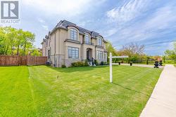 225 PRINCE GEORGE CRESCENT Oakville, ON L6L 6P2