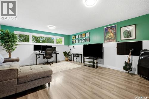 111 Bell Street, Regina, SK - Indoor Photo Showing Living Room