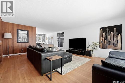 111 Bell Street, Regina, SK - Indoor Photo Showing Living Room