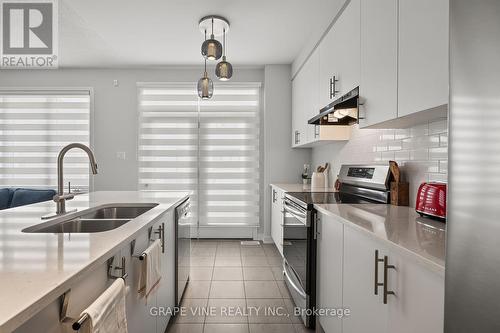 225 Billrian Crescent, Ottawa, ON - Indoor Photo Showing Kitchen With Double Sink With Upgraded Kitchen