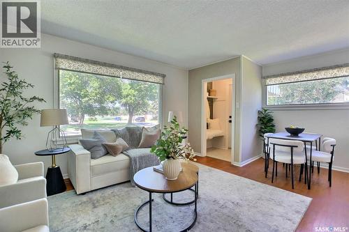 2802 Mctavish Street, Regina, SK - Indoor Photo Showing Living Room