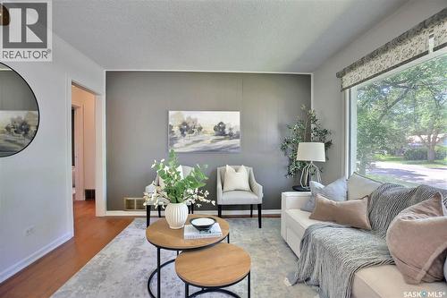 2802 Mctavish Street, Regina, SK - Indoor Photo Showing Living Room