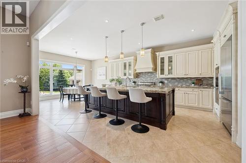 596 Regal Place, Waterloo, ON - Indoor Photo Showing Kitchen With Upgraded Kitchen
