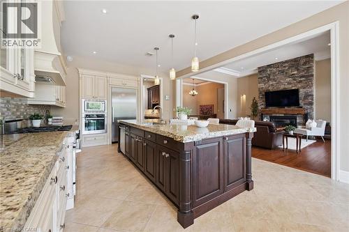 596 Regal Place, Waterloo, ON - Indoor Photo Showing Kitchen With Upgraded Kitchen