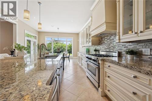 596 Regal Place, Waterloo, ON - Indoor Photo Showing Kitchen With Upgraded Kitchen