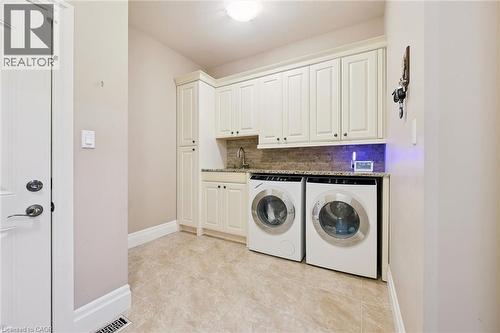 596 Regal Place, Waterloo, ON - Indoor Photo Showing Laundry Room