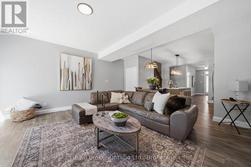 103 Stephenson Way, Minto, ON - Indoor Photo Showing Living Room