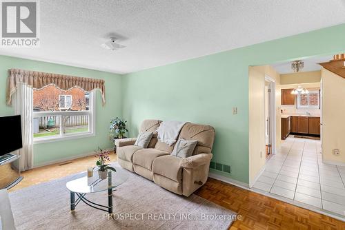 9 Wheatley Road, Vaughan, ON - Indoor Photo Showing Living Room