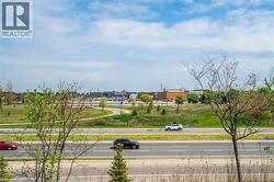 Seconds away from the Lincoln Alexander Parkway! - 