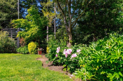 2044 Rivers Crossing, Highlands, BC 