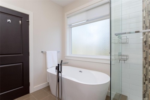 2044 Rivers Crossing, Highlands, BC 