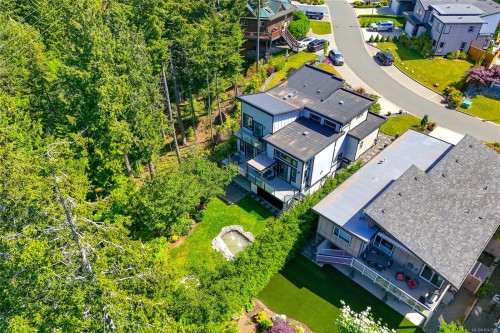 2044 Rivers Crossing, Highlands, BC 